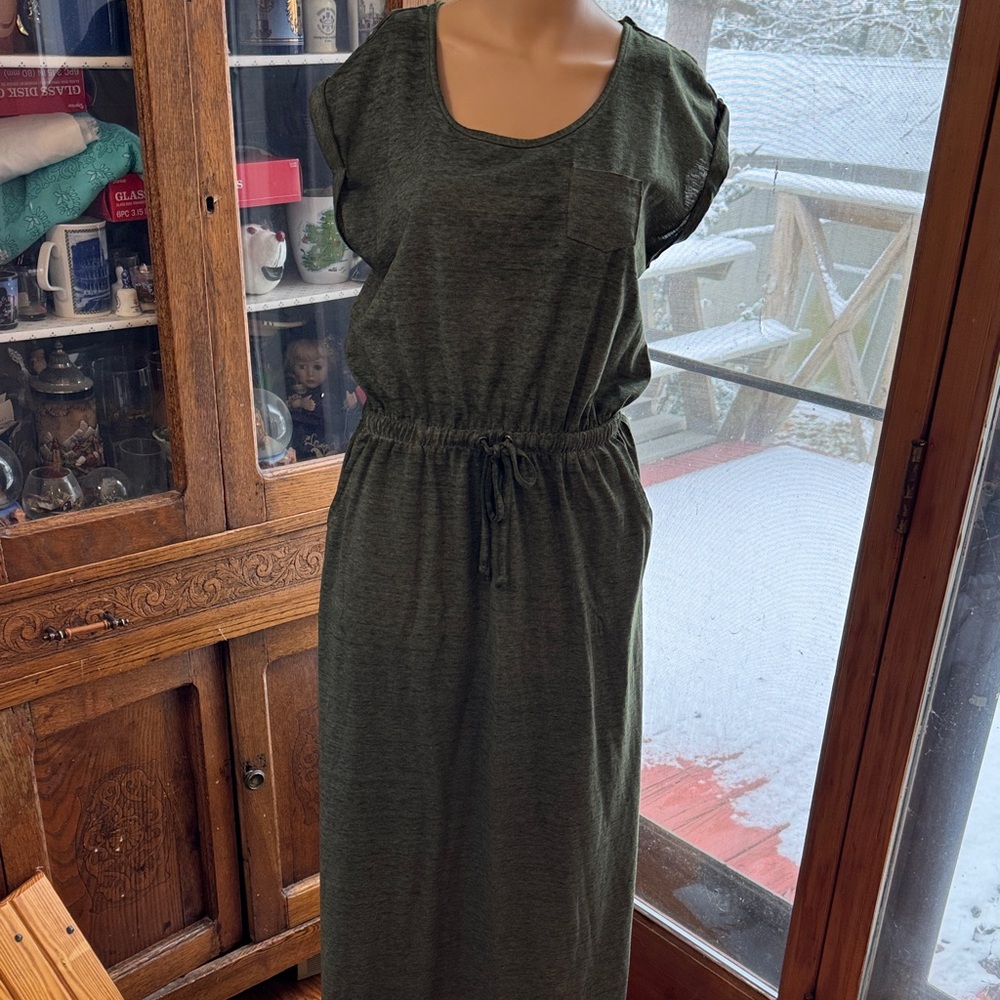 Time and true 8-10 Elegant Green Maxi Dress